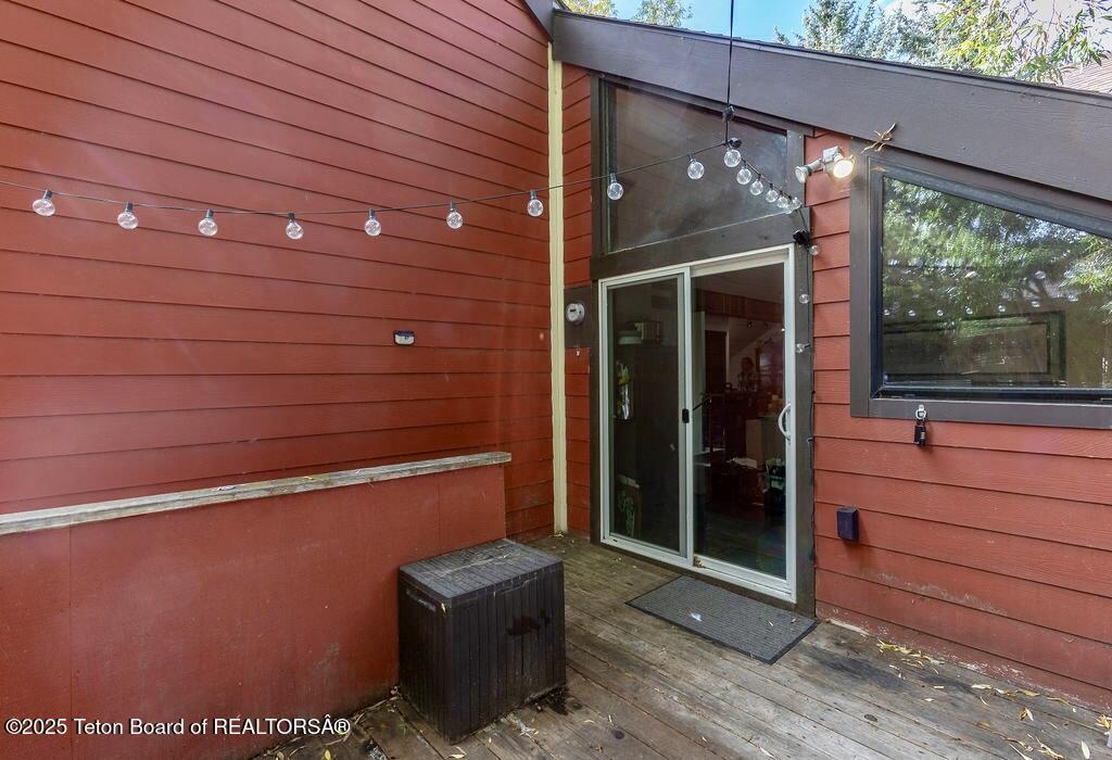 1055 MAPLE Way, 32
