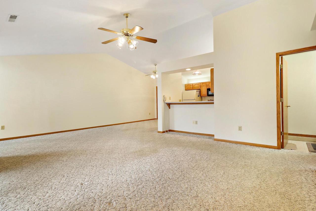 1276 Village Centre DR 6