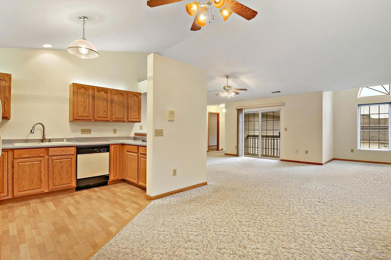 1276 Village Centre DR 6