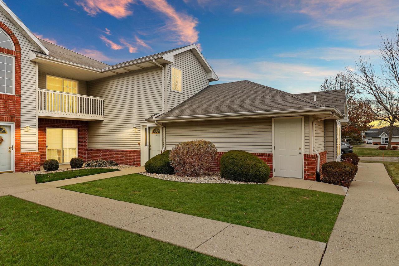 1276 Village Centre DR 6