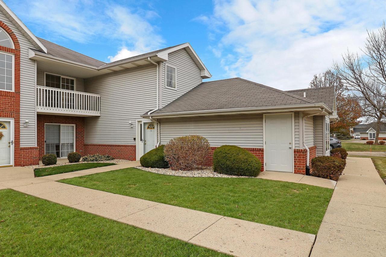 1276 Village Centre DR 6