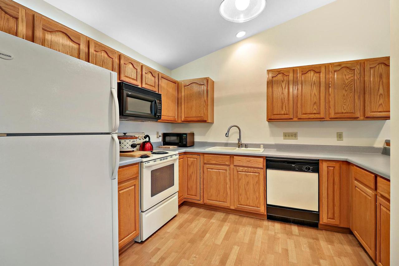 1276 Village Centre DR 6