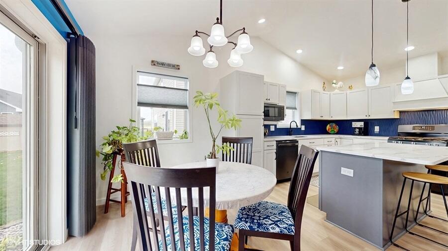3465 Samson DRIVE