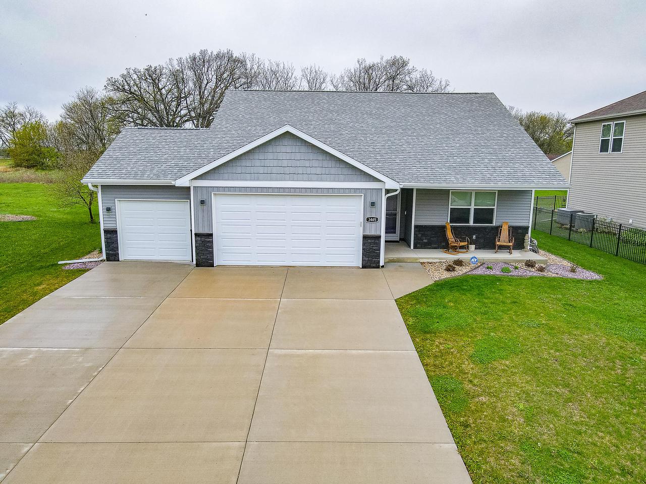 3465 Samson DRIVE