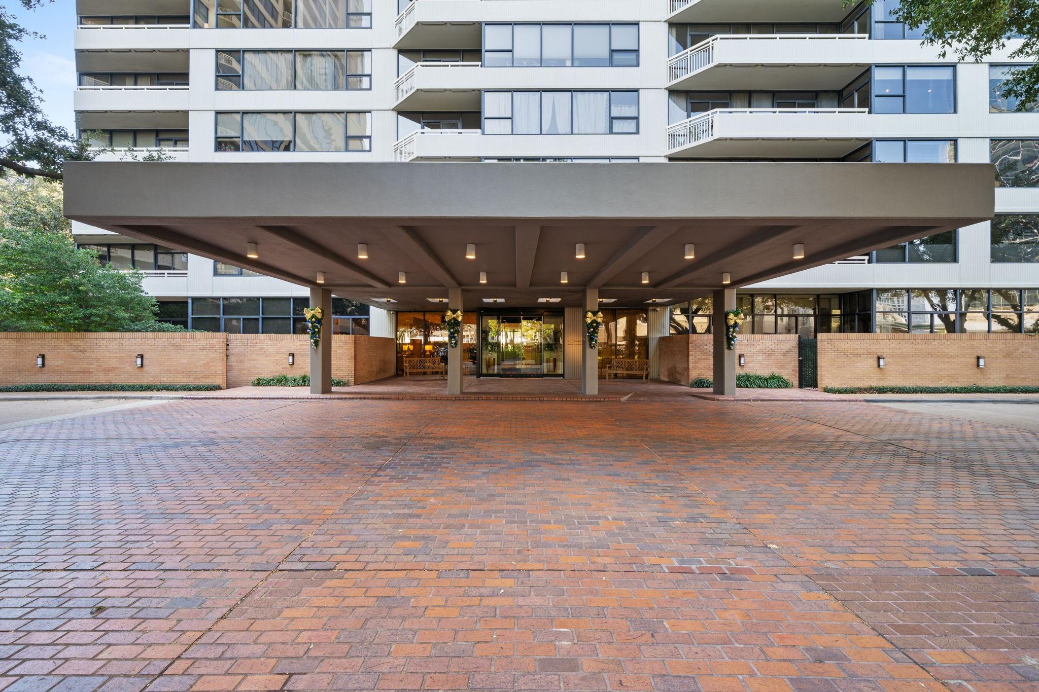 14 Greenway Plaza # 17Q