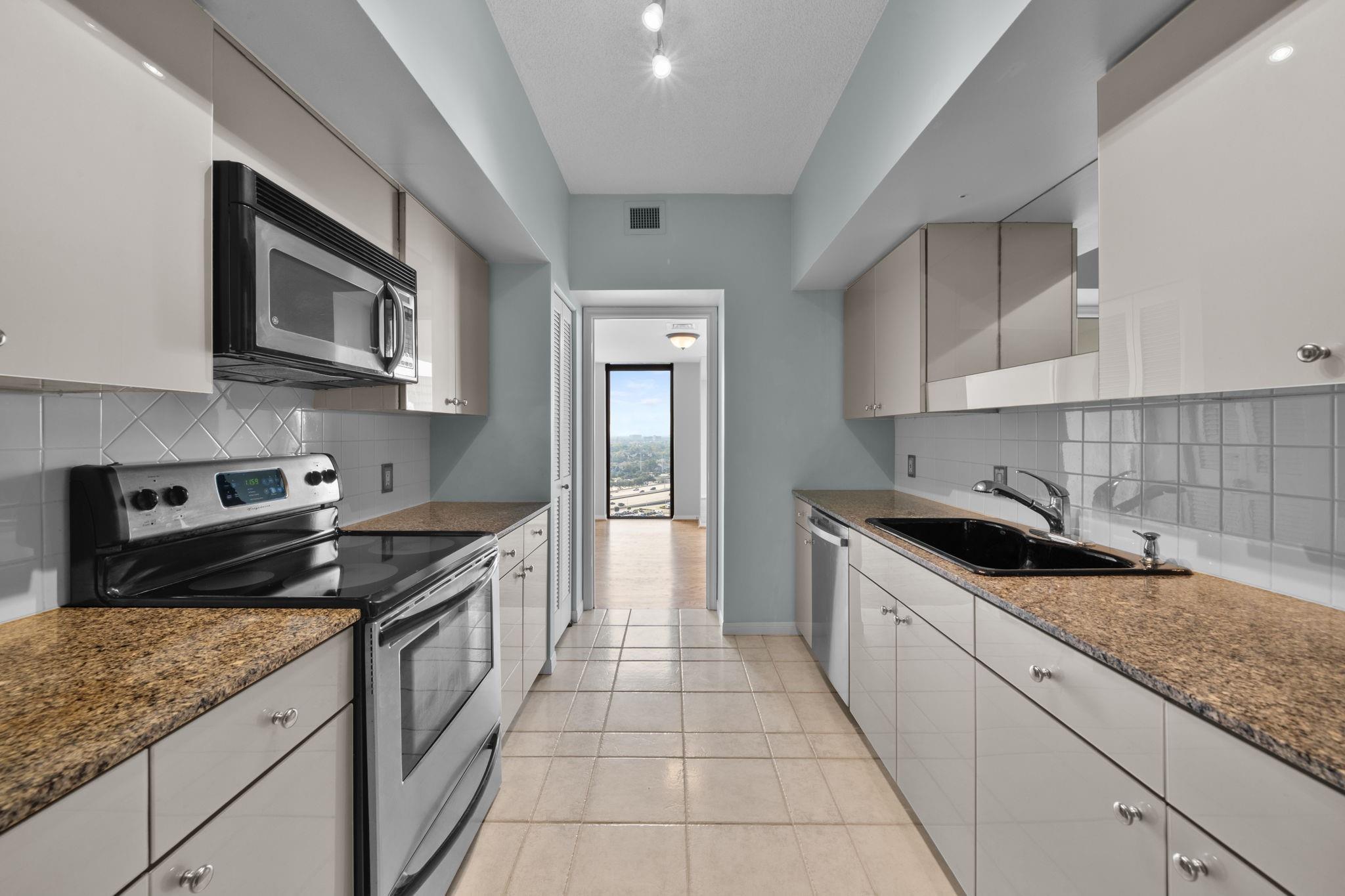 14 Greenway Plaza # 17Q