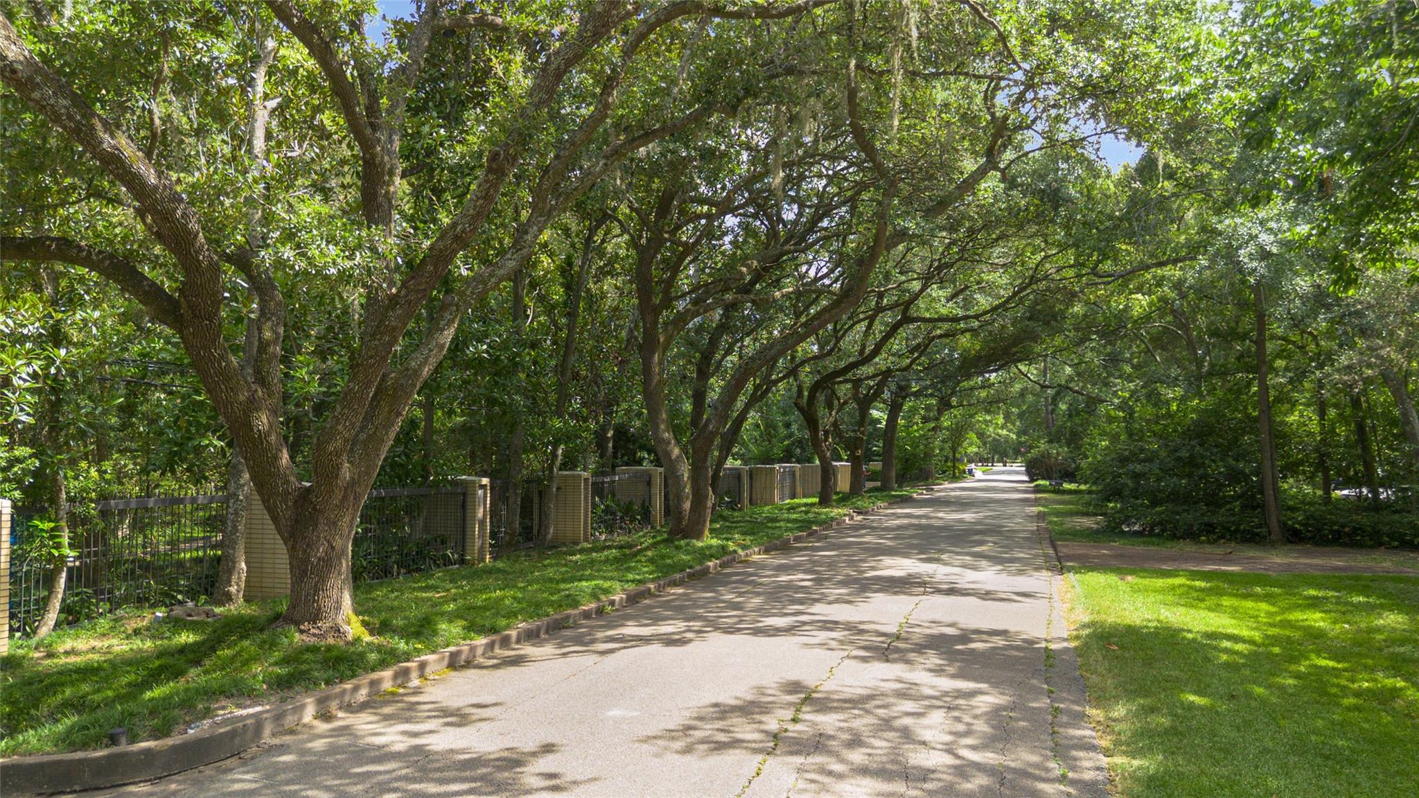 11685 Arrowwood Circle
