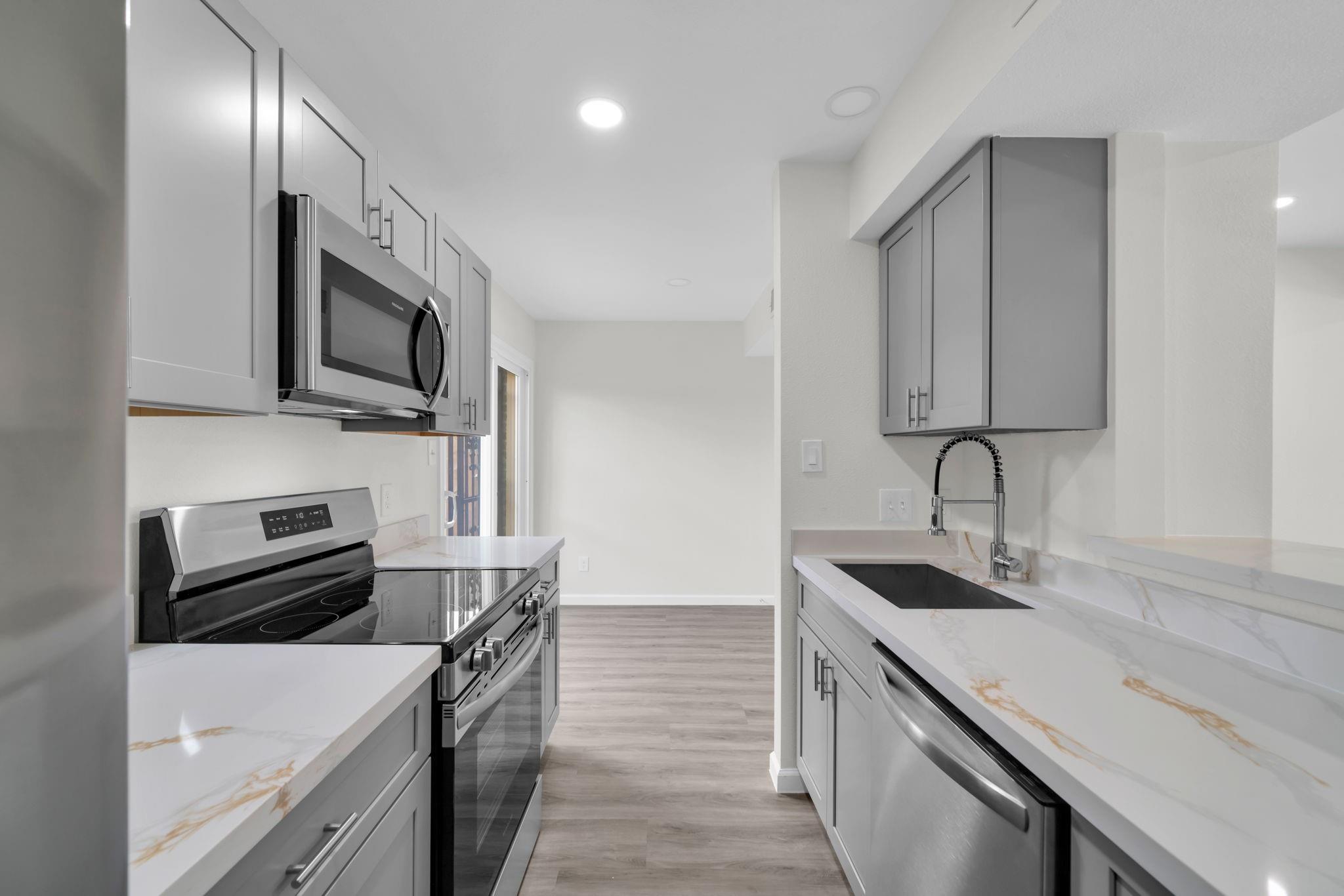 6111 Beverly Hill Street # 32