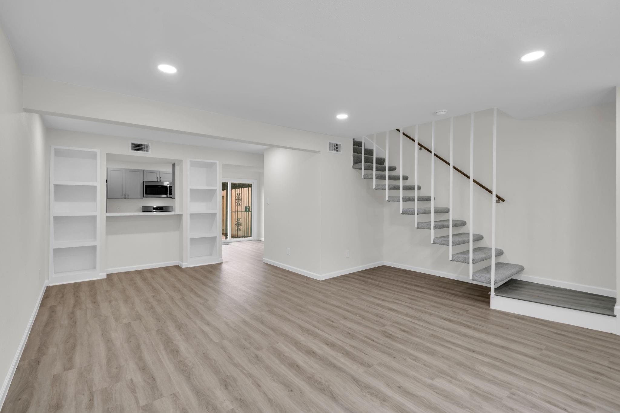 6111 Beverly Hill Street # 32