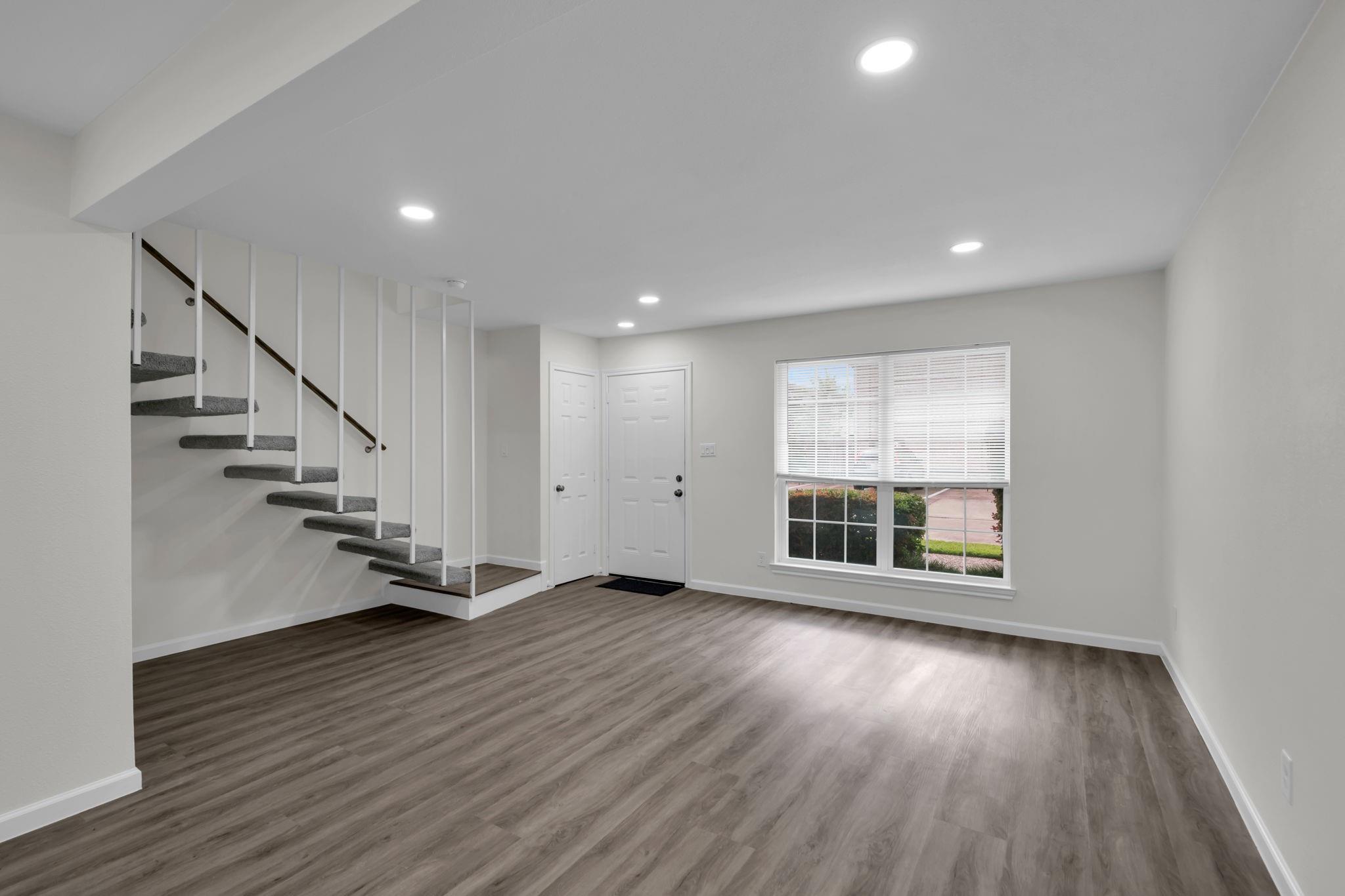 6111 Beverly Hill Street # 32
