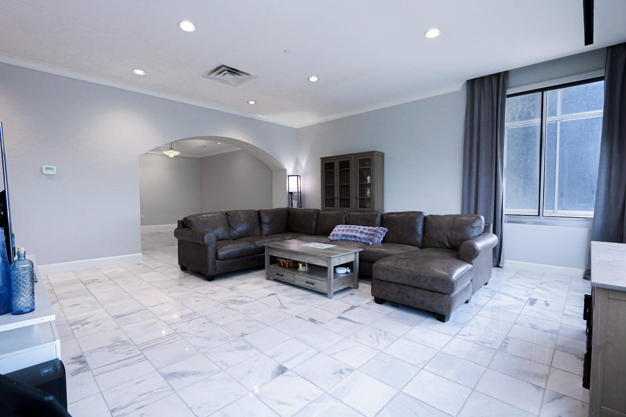 2016 Main Street # 2 Unit: PH 2