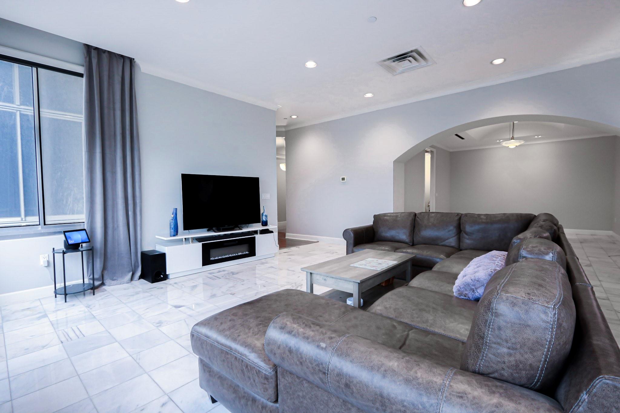 2016 Main Street # 2 Unit: PH 2