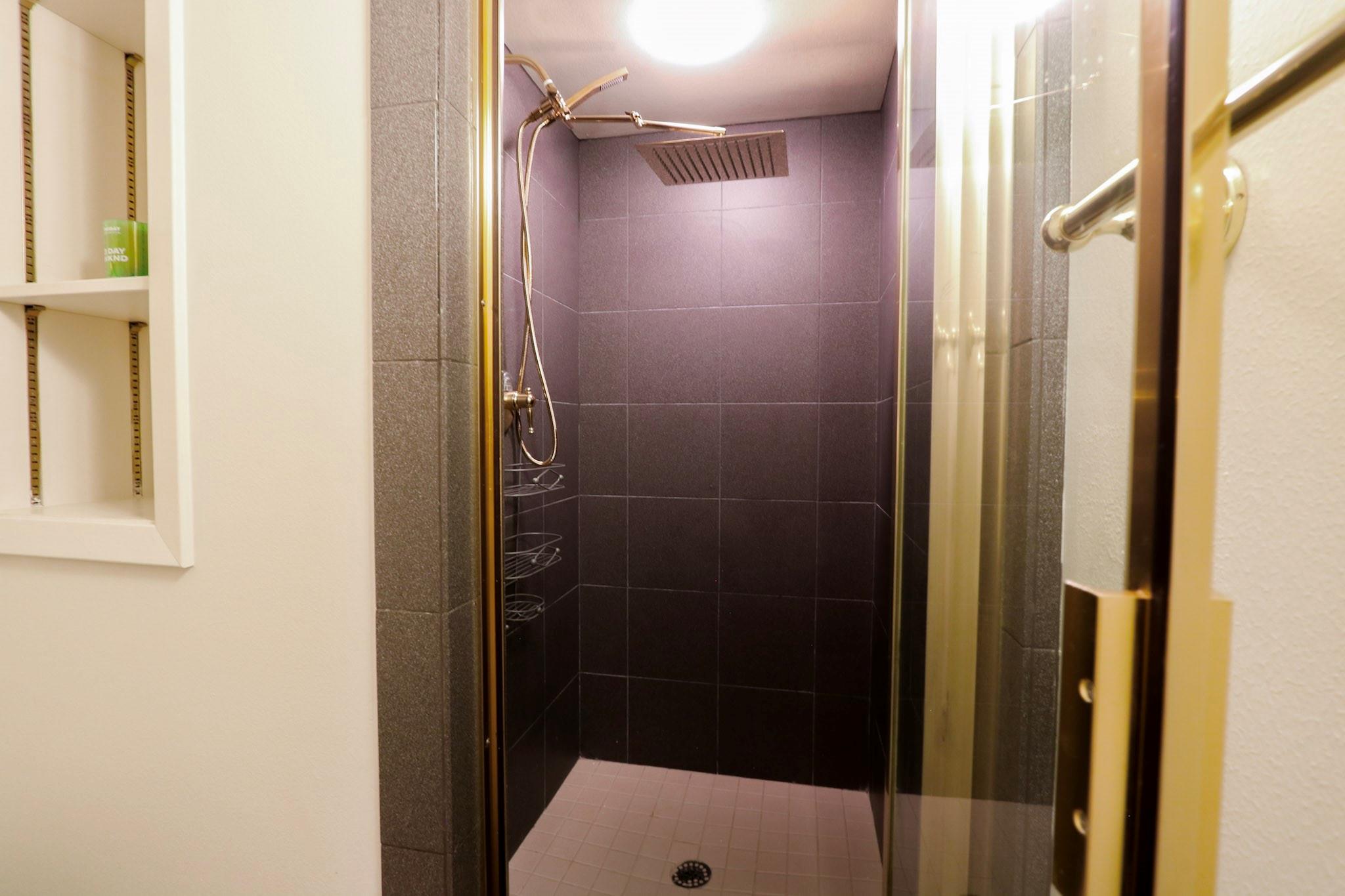 2016 Main Street # 2 Unit: PH 2
