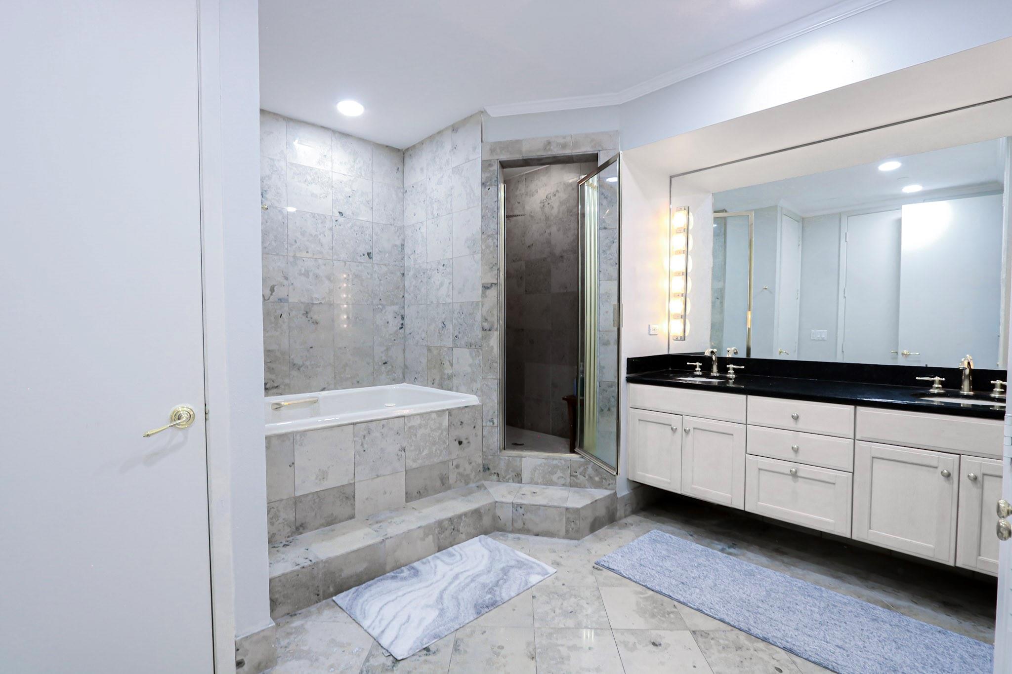 2016 Main Street # 2 Unit: PH 2