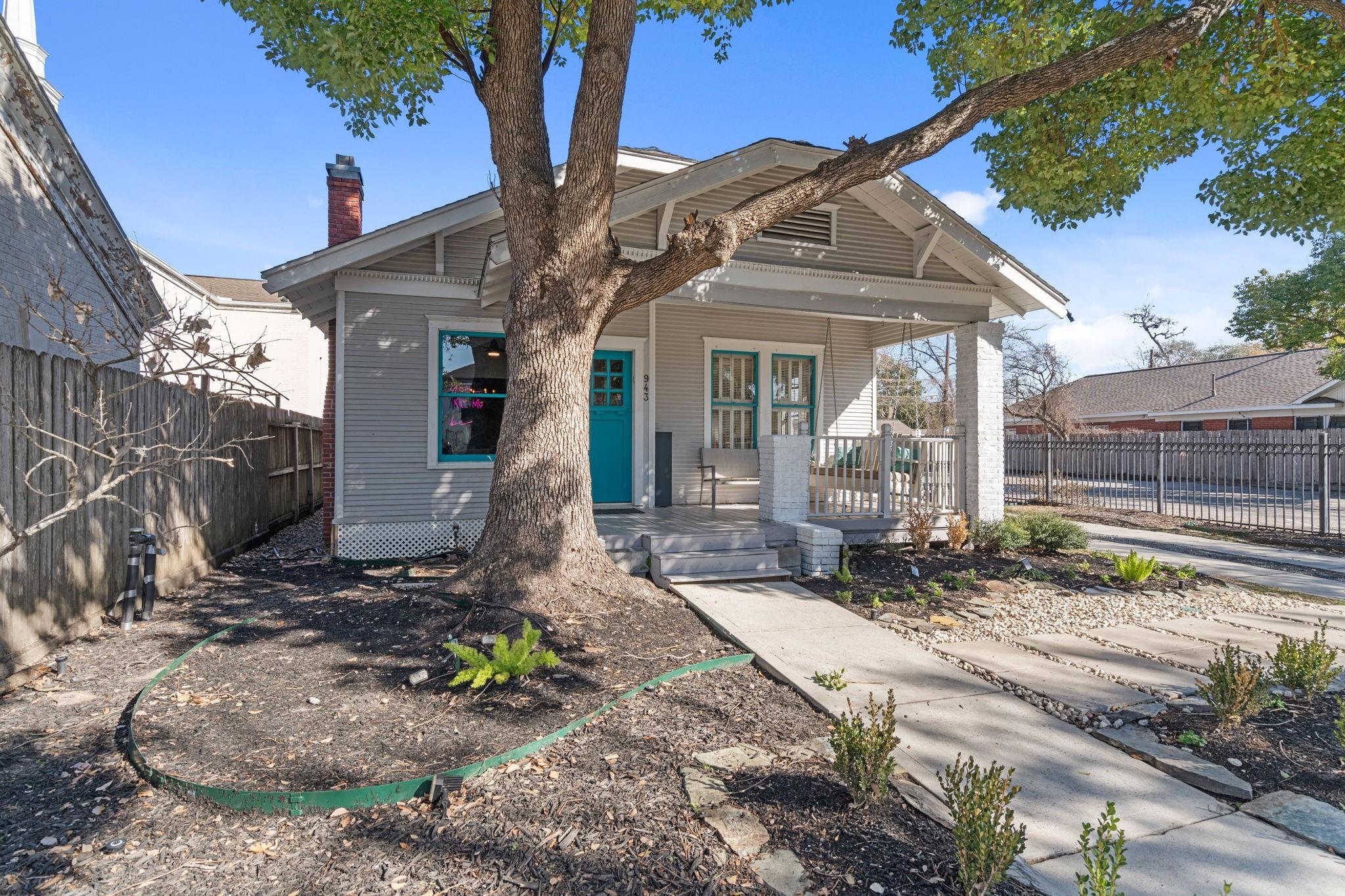 943 Pecore Street
