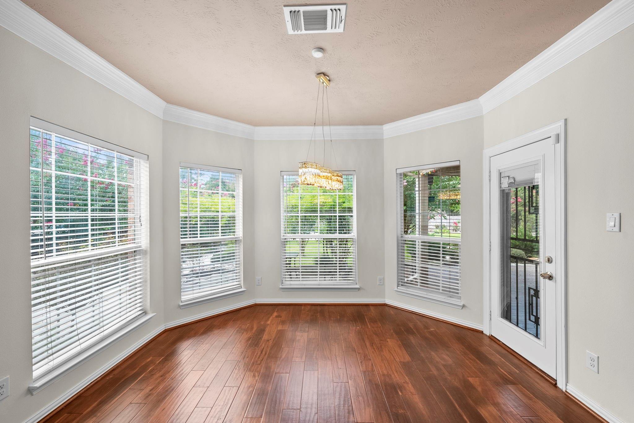 5526 Darschelle Drive