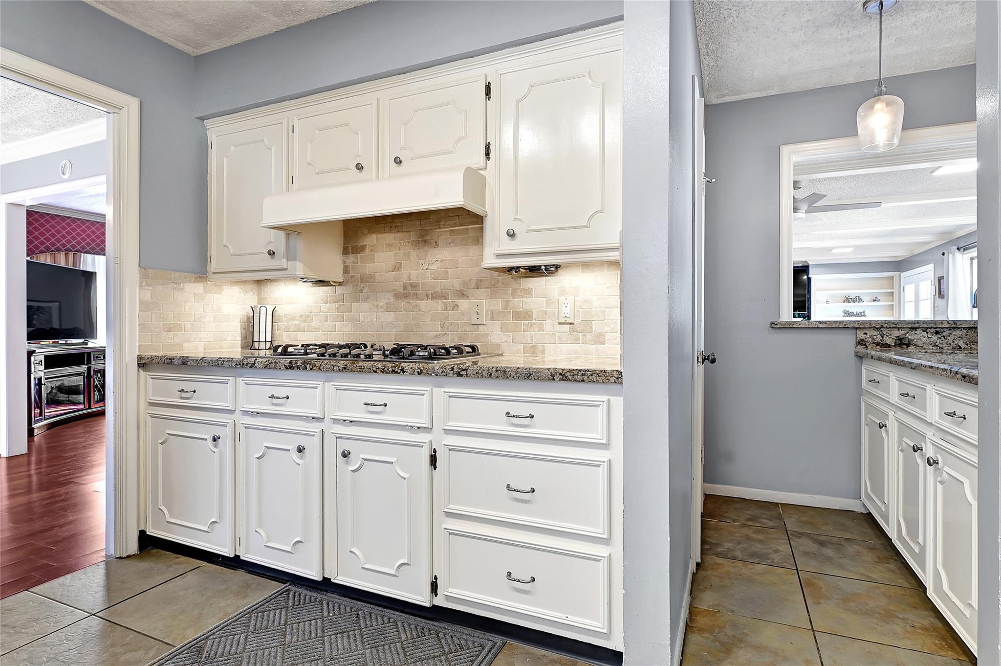 2302 Pecan Valley Court