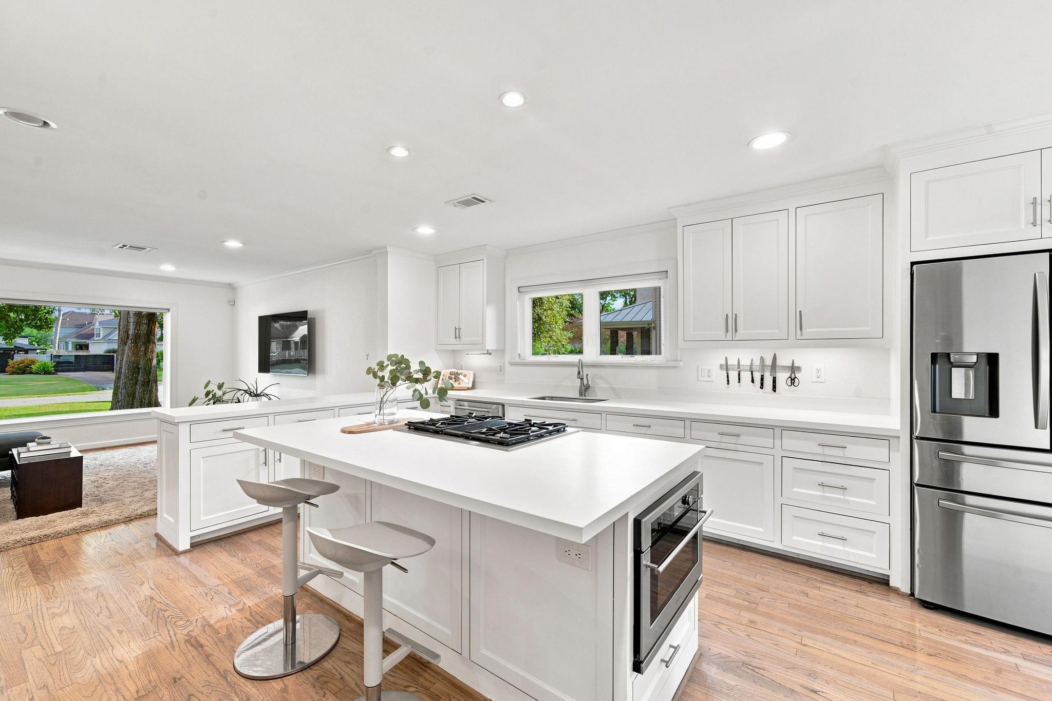 742 W 42nd Street