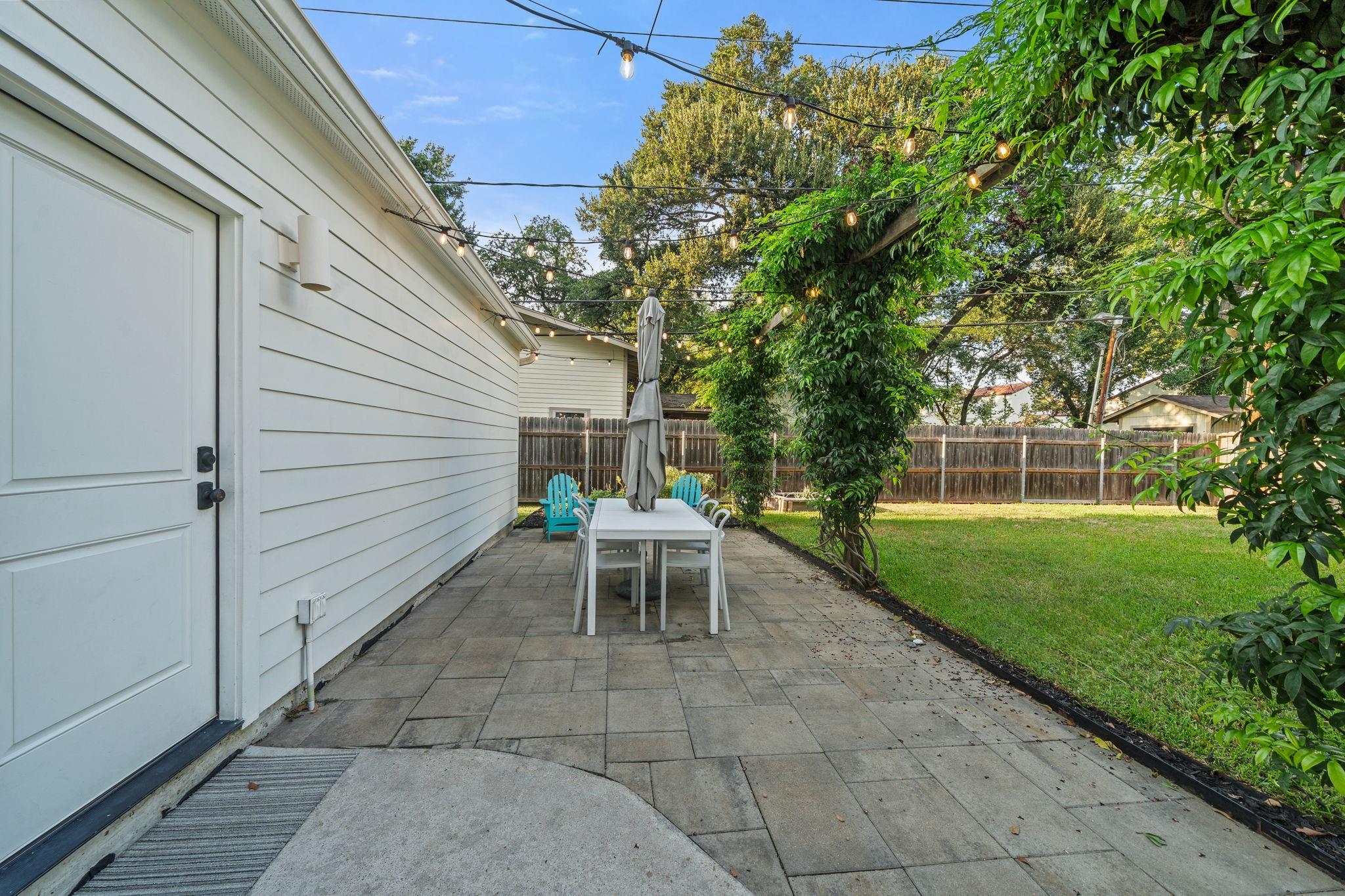 742 W 42nd Street