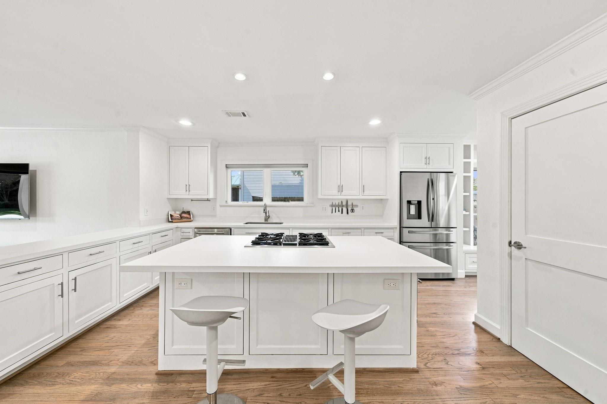 742 W 42nd Street