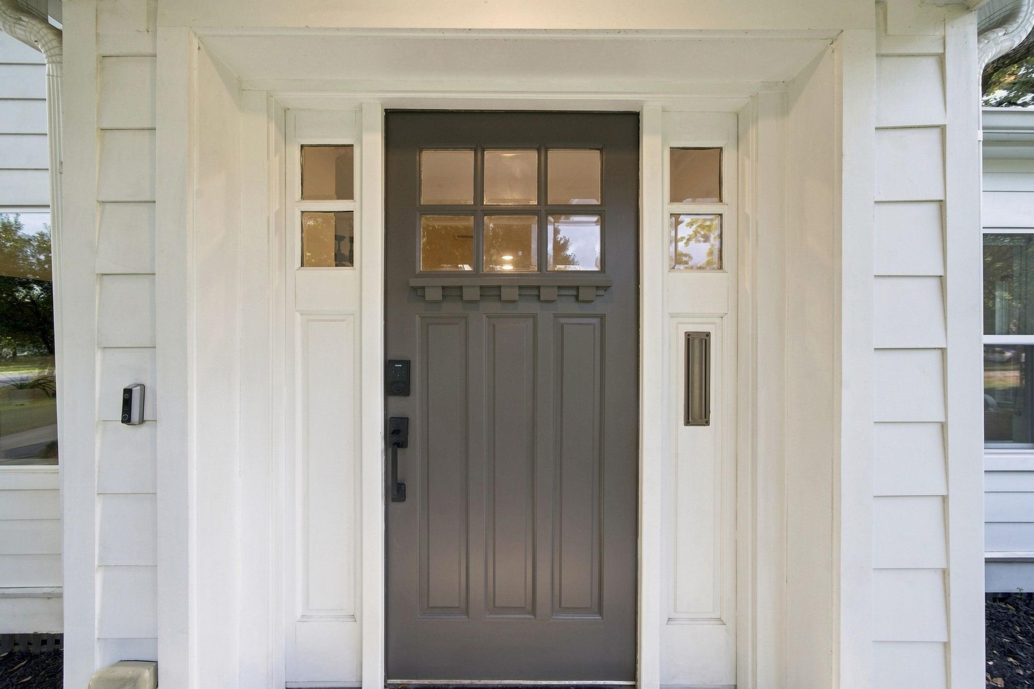 742 W 42nd Street