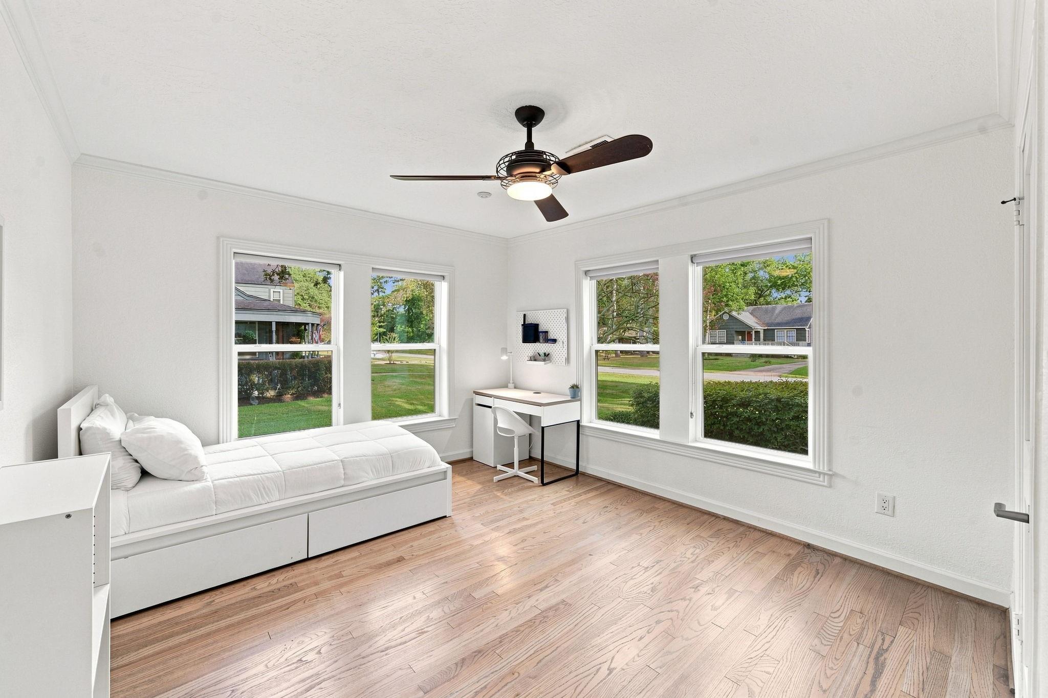 742 W 42nd Street