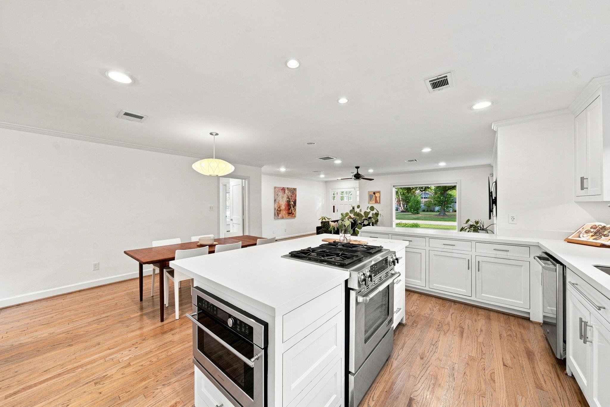 742 W 42nd Street