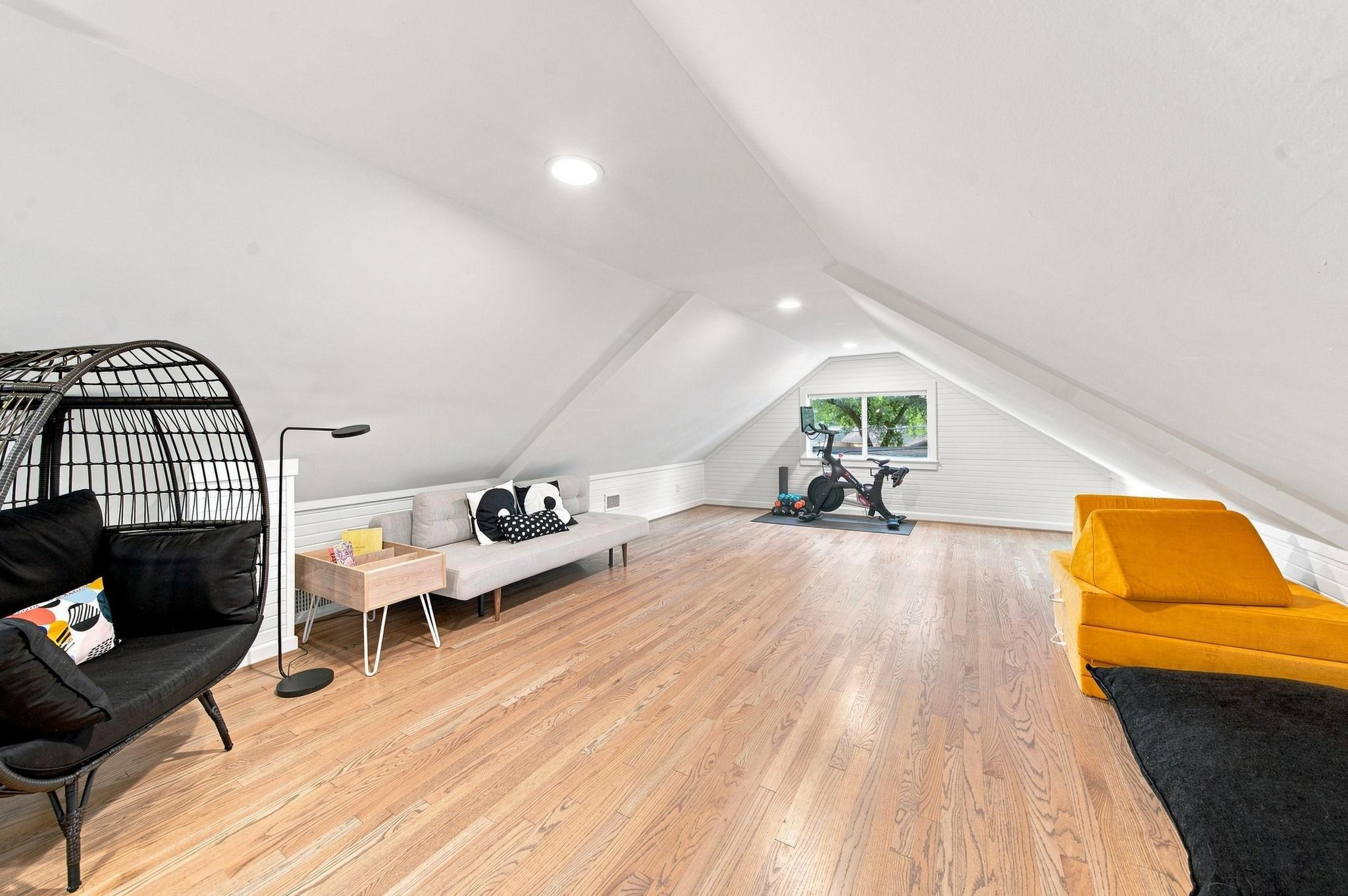 742 W 42nd Street