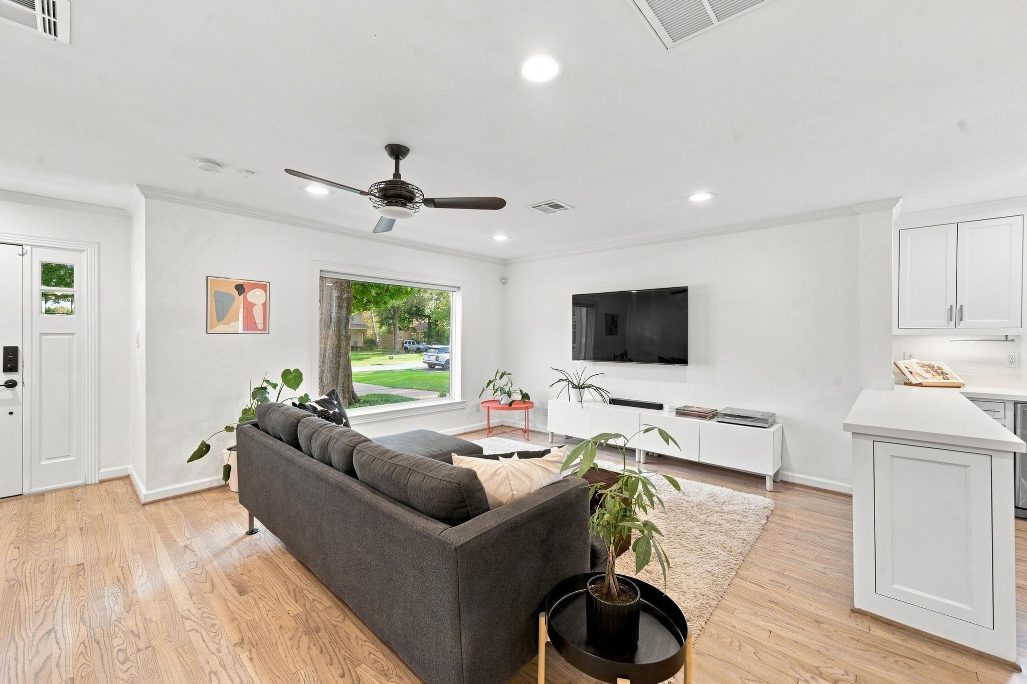 742 W 42nd Street