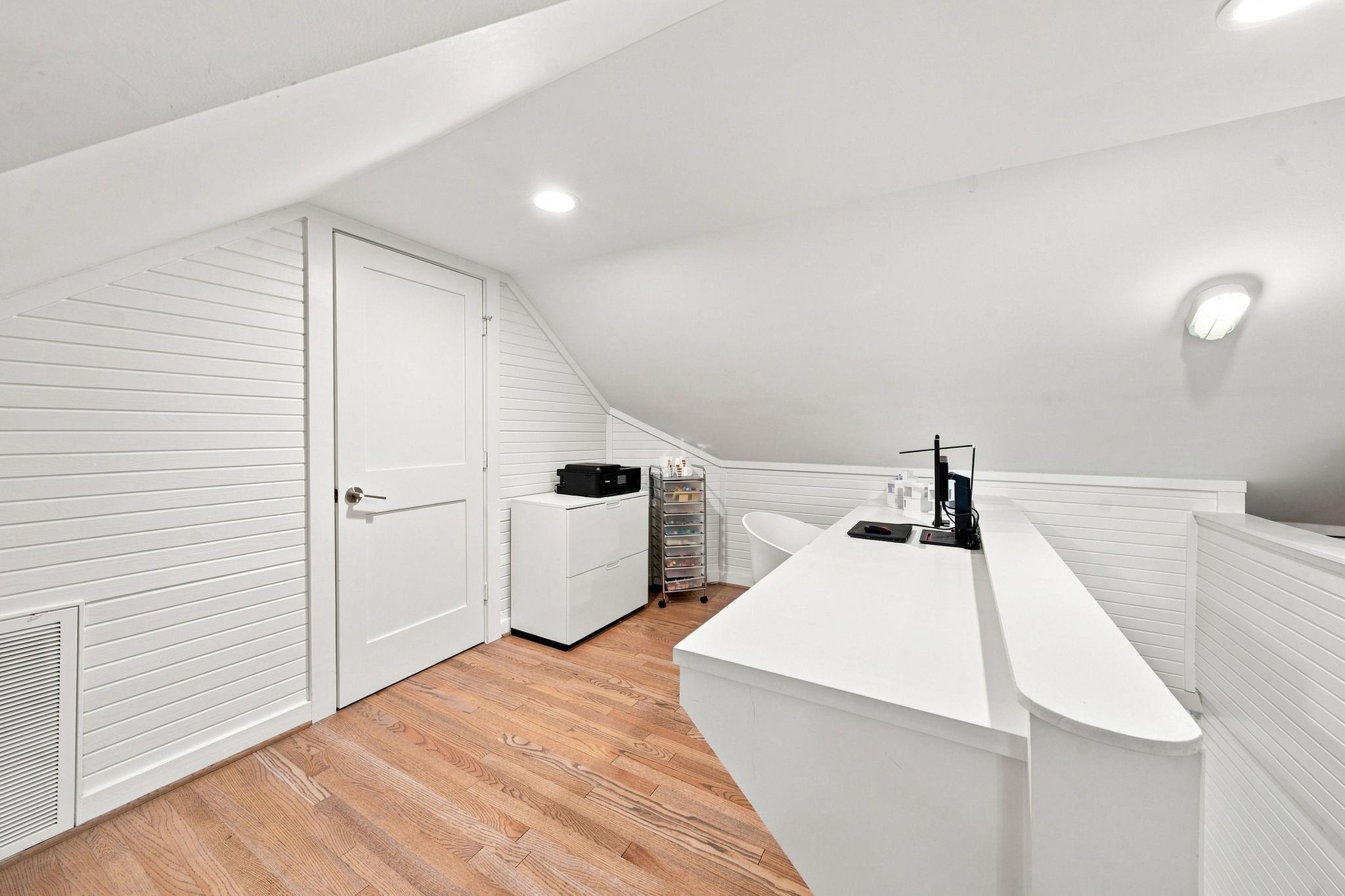 742 W 42nd Street