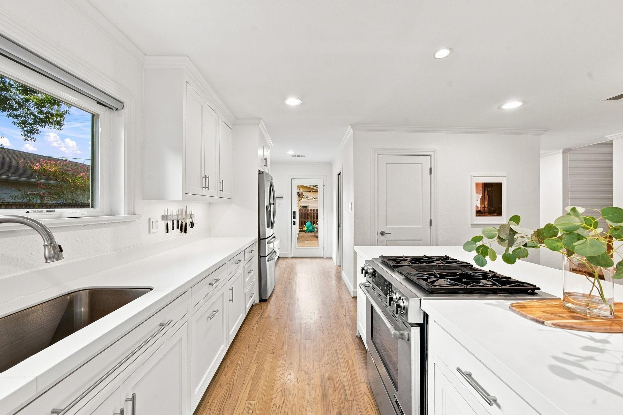 742 W 42nd Street