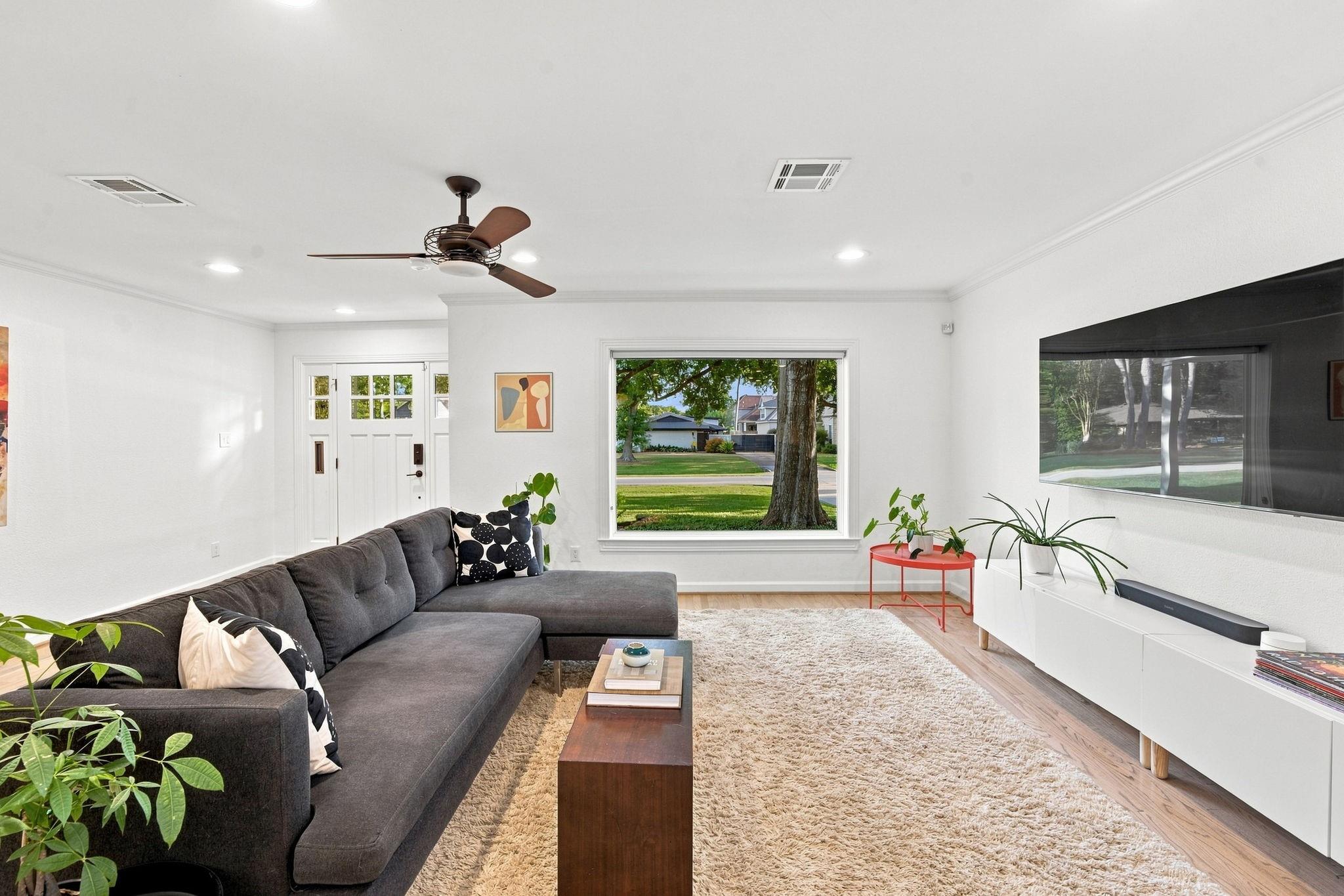 742 W 42nd Street