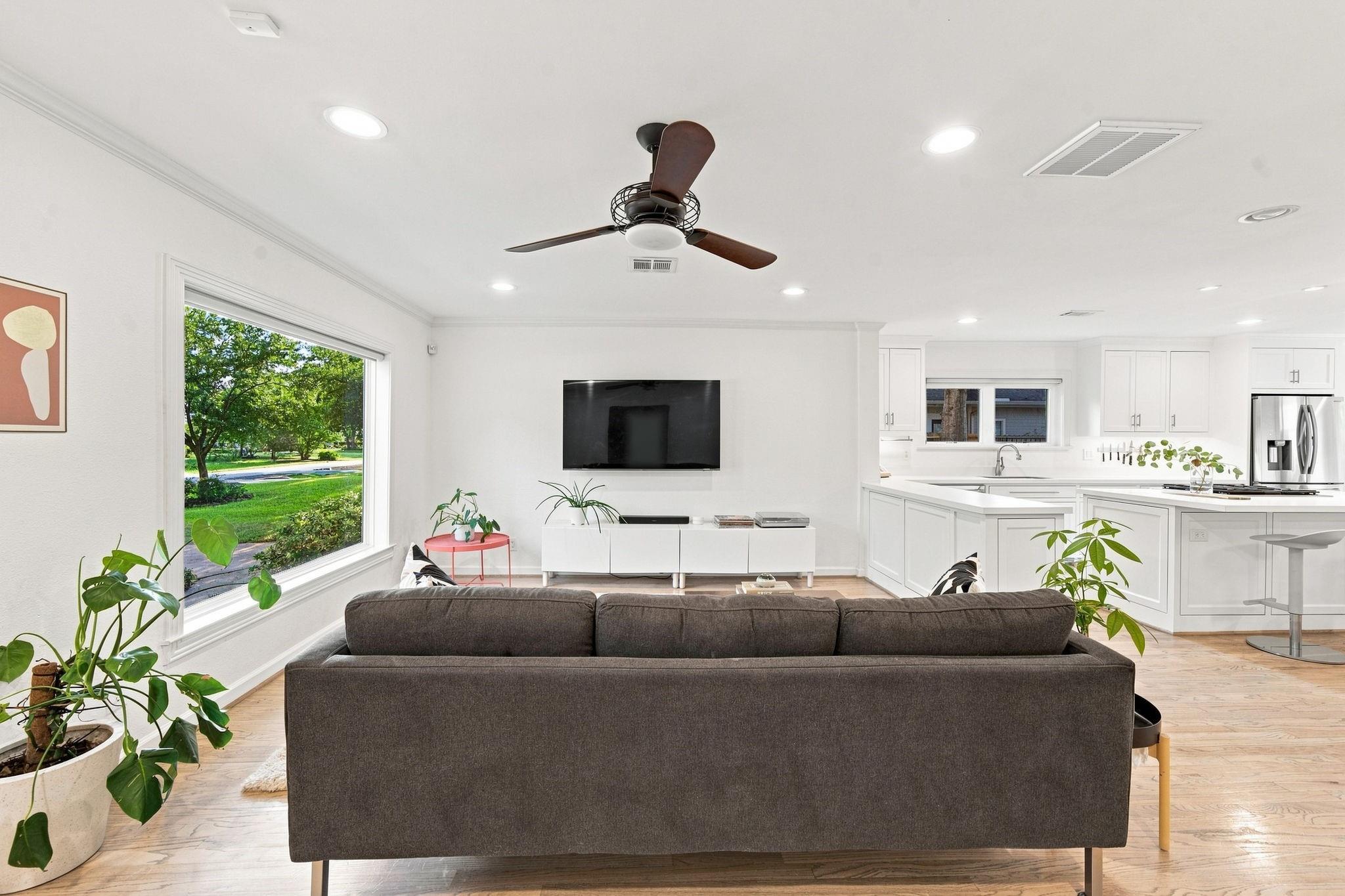 742 W 42nd Street