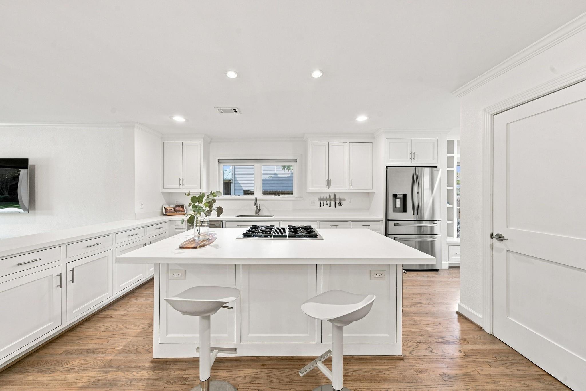 742 W 42nd Street