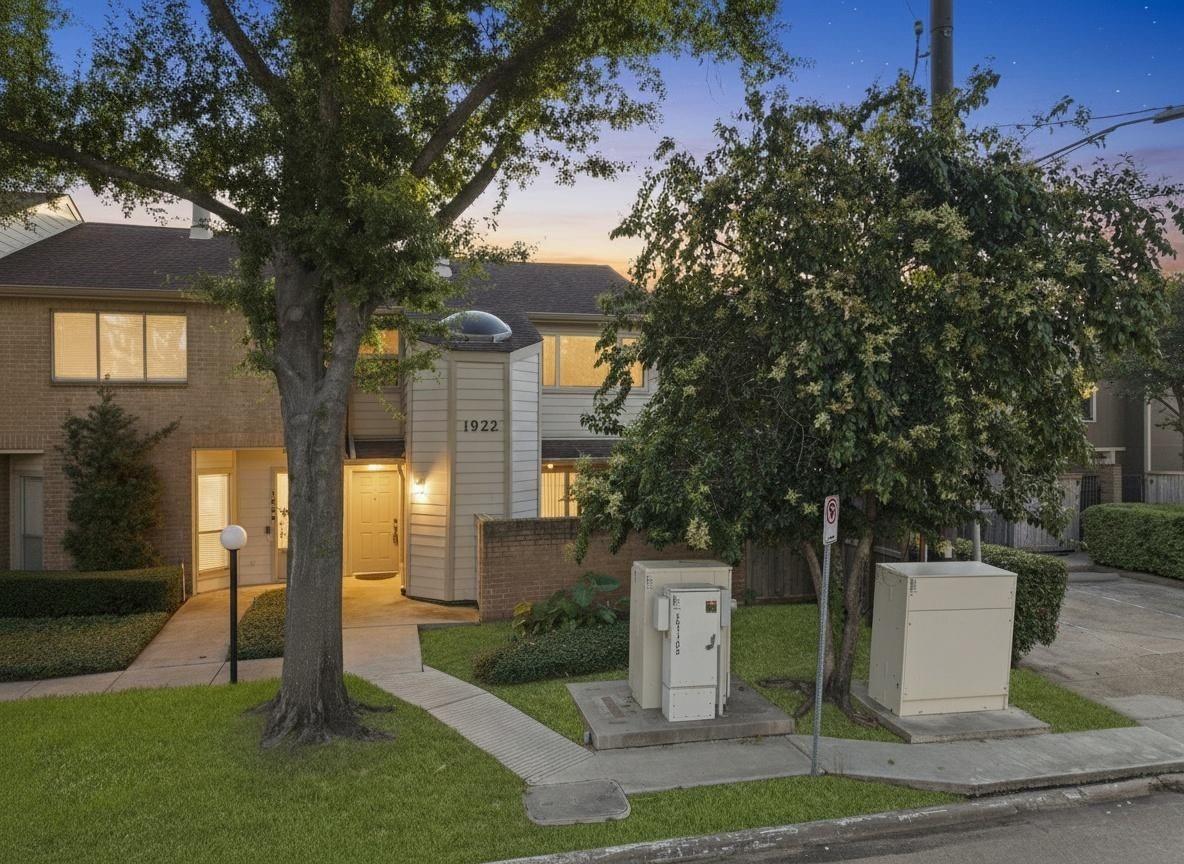 1922 Augusta Drive Unit: 1/16