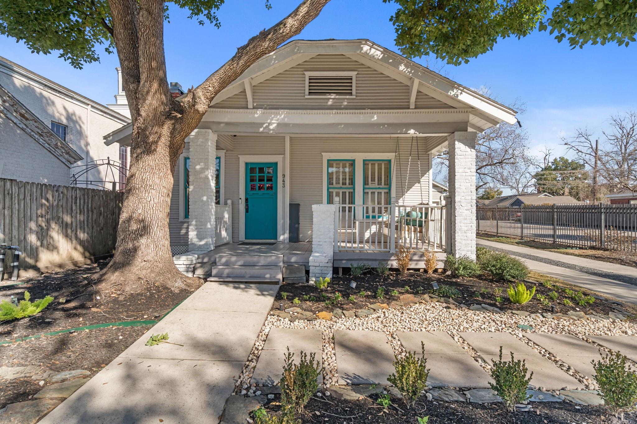 943 Pecore Street