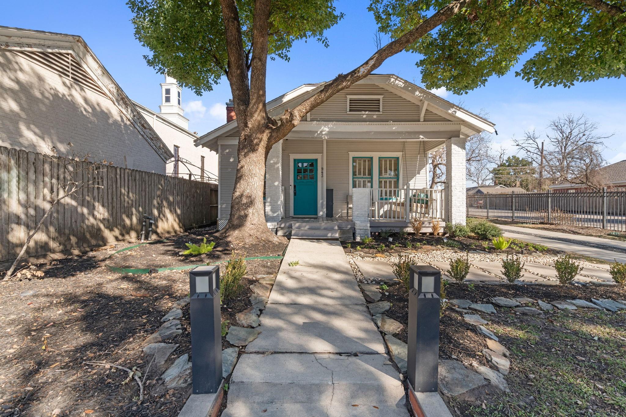 943 Pecore Street