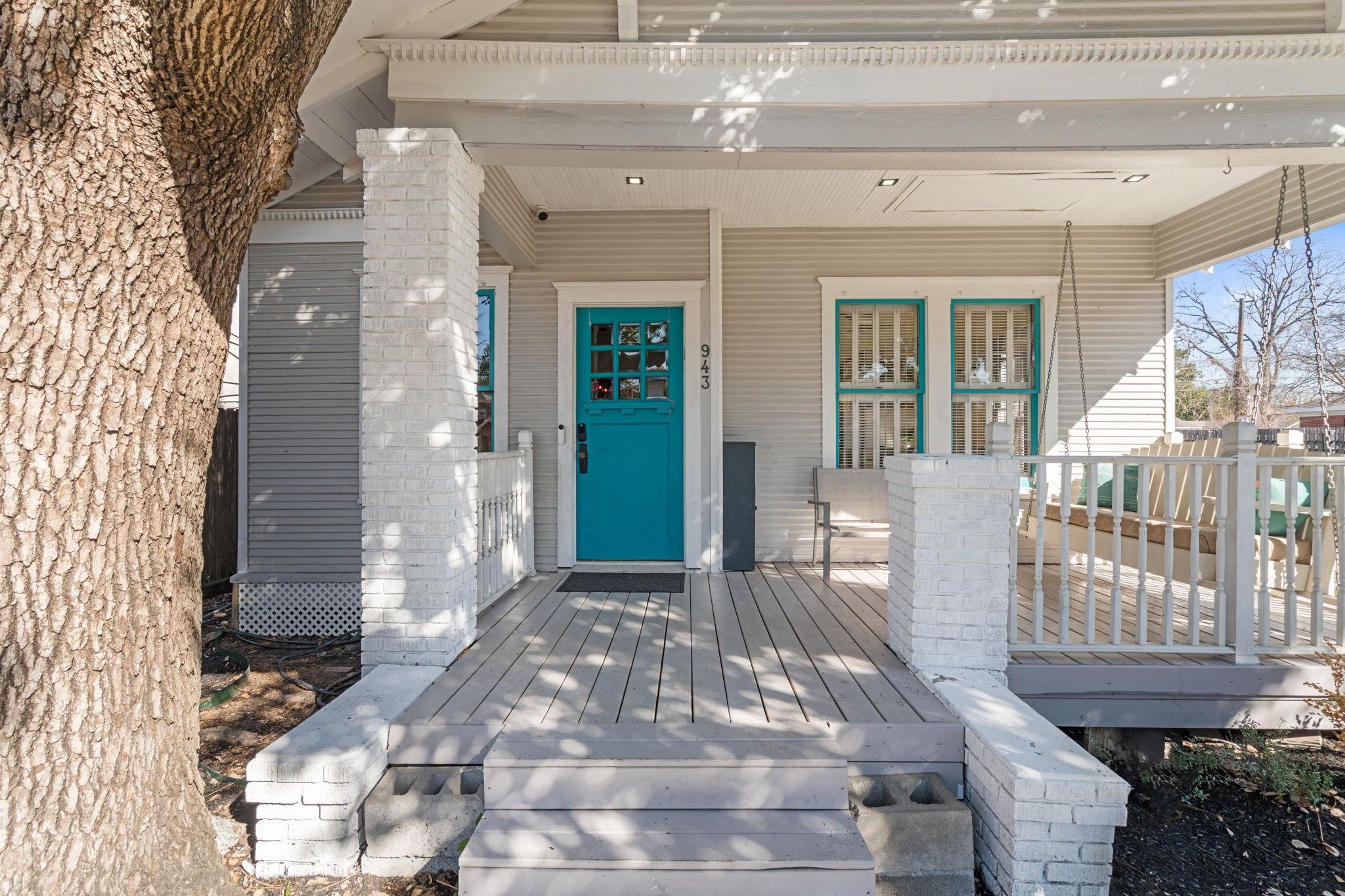 943 Pecore Street