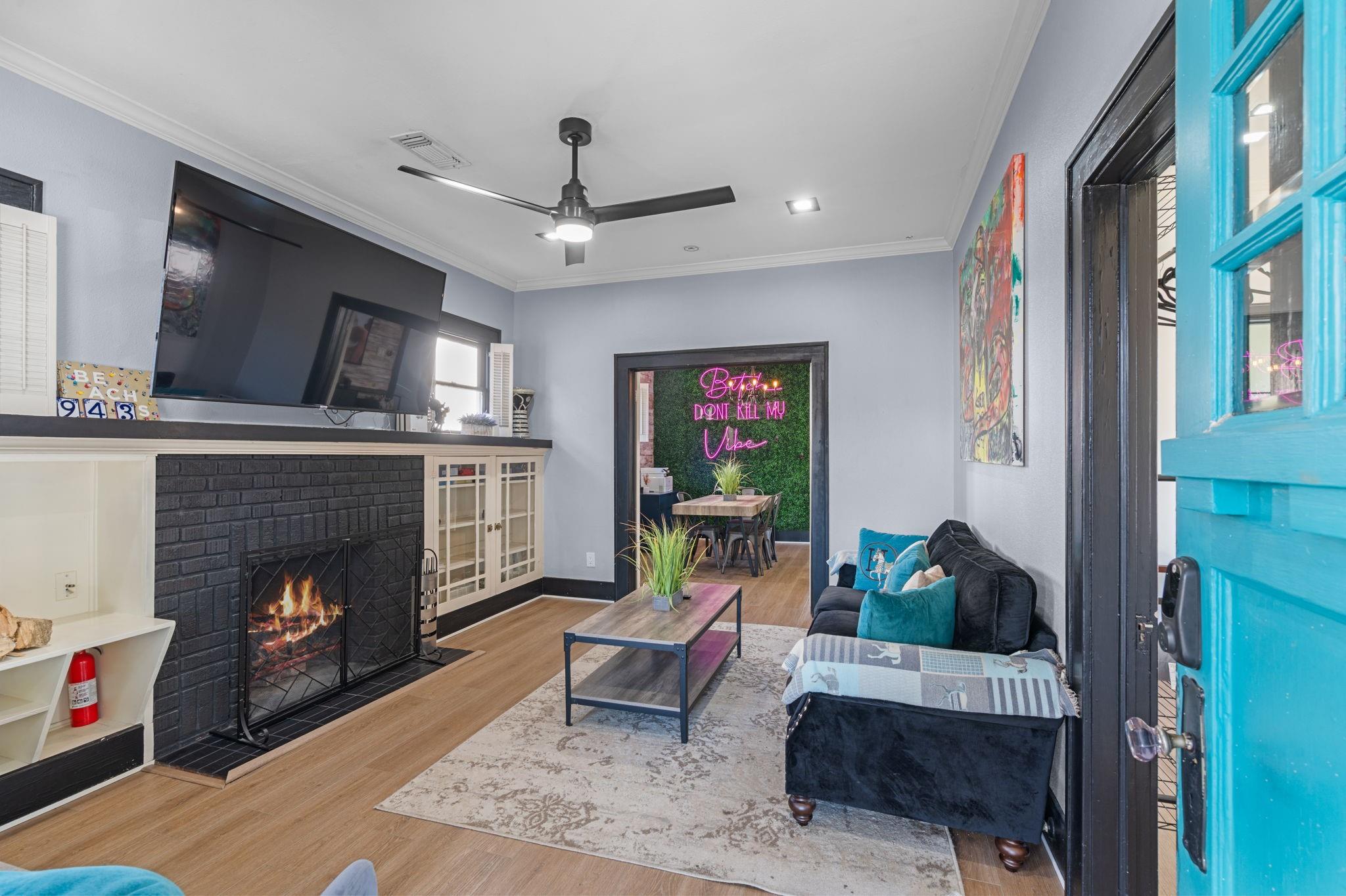 943 Pecore Street