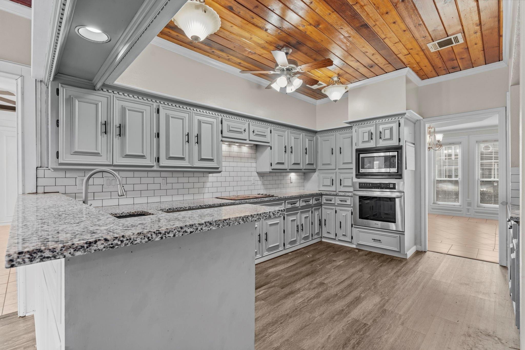 18326 Lake Oaks Drive