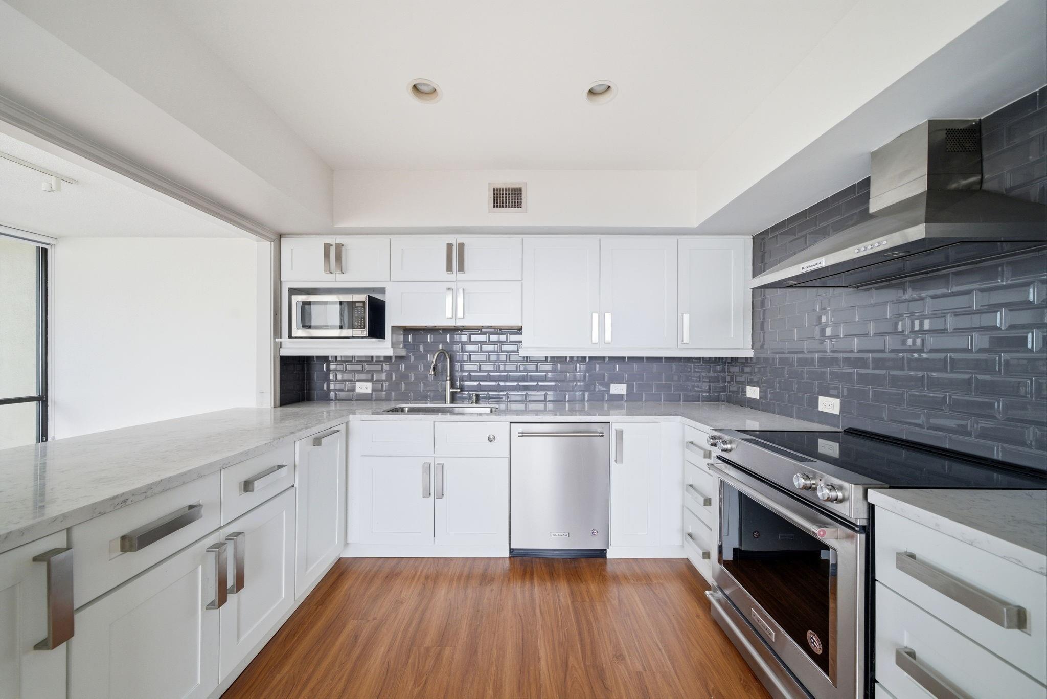 15 Greenway Plaza # 25J