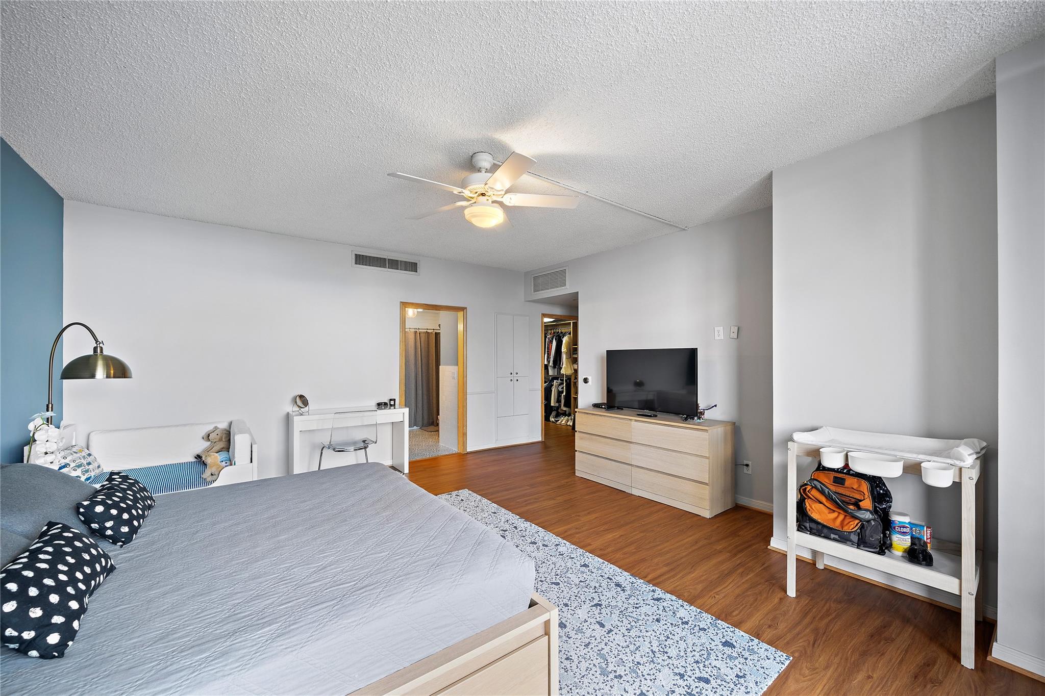 15 Greenway Plaza # 25J