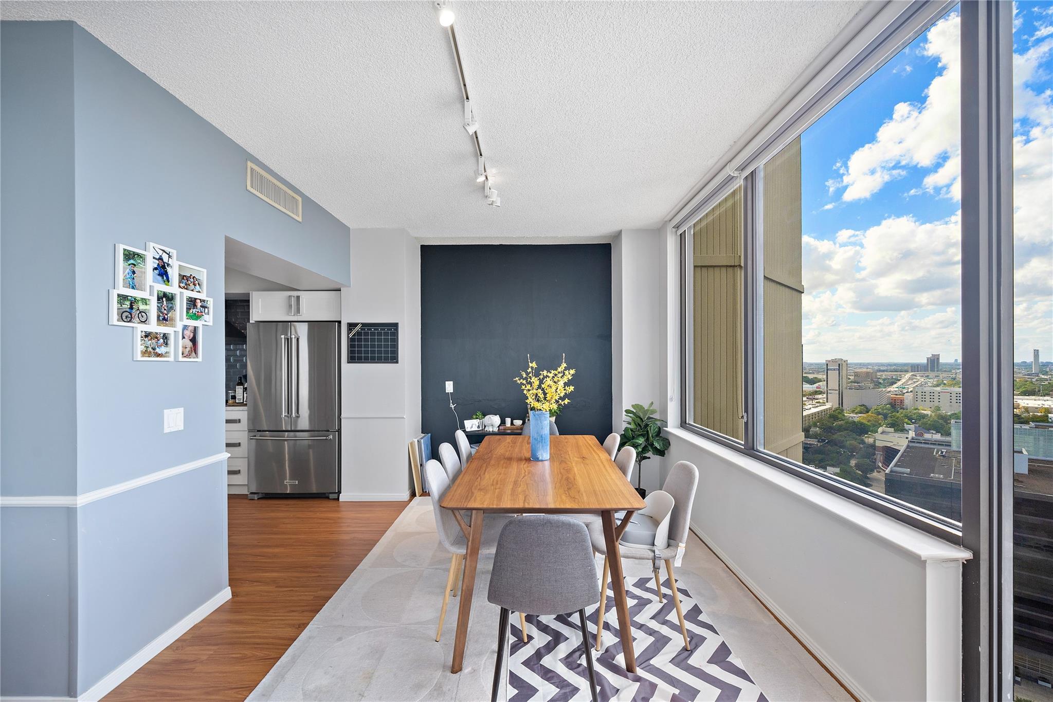 15 Greenway Plaza # 25J