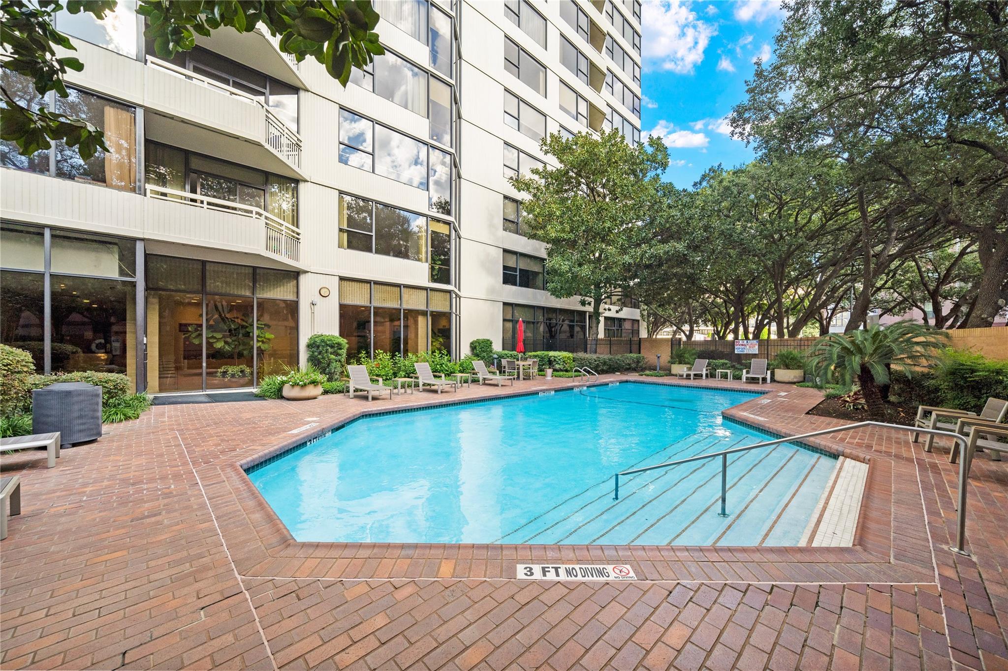 15 Greenway Plaza # 25J