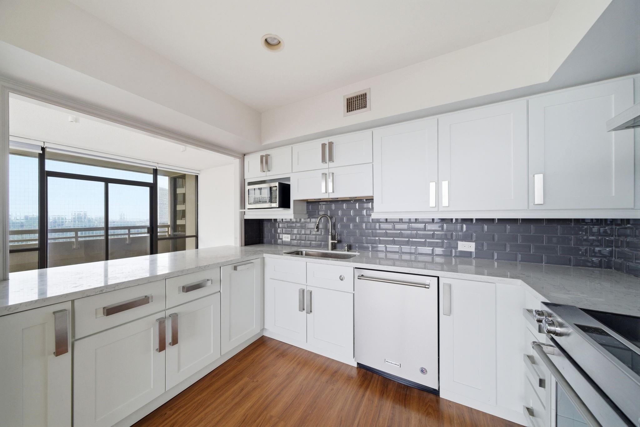 15 Greenway Plaza # 25J