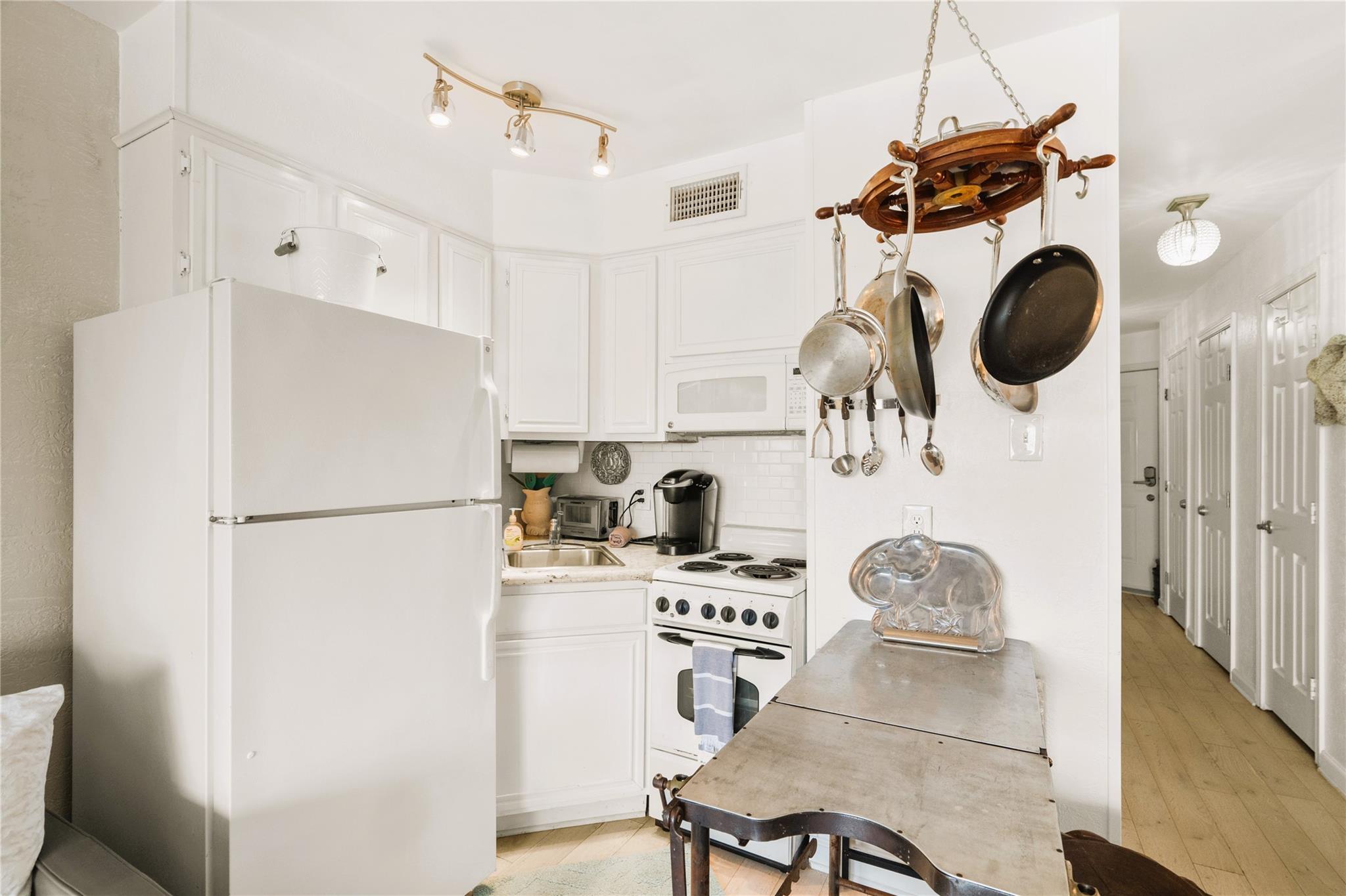 6102 Seawall Boulevard