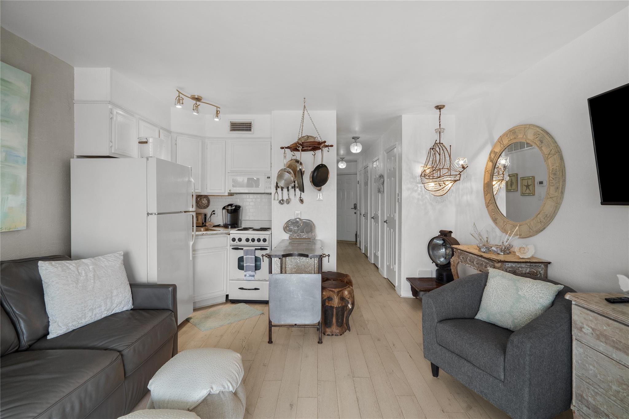 6102 Seawall Boulevard