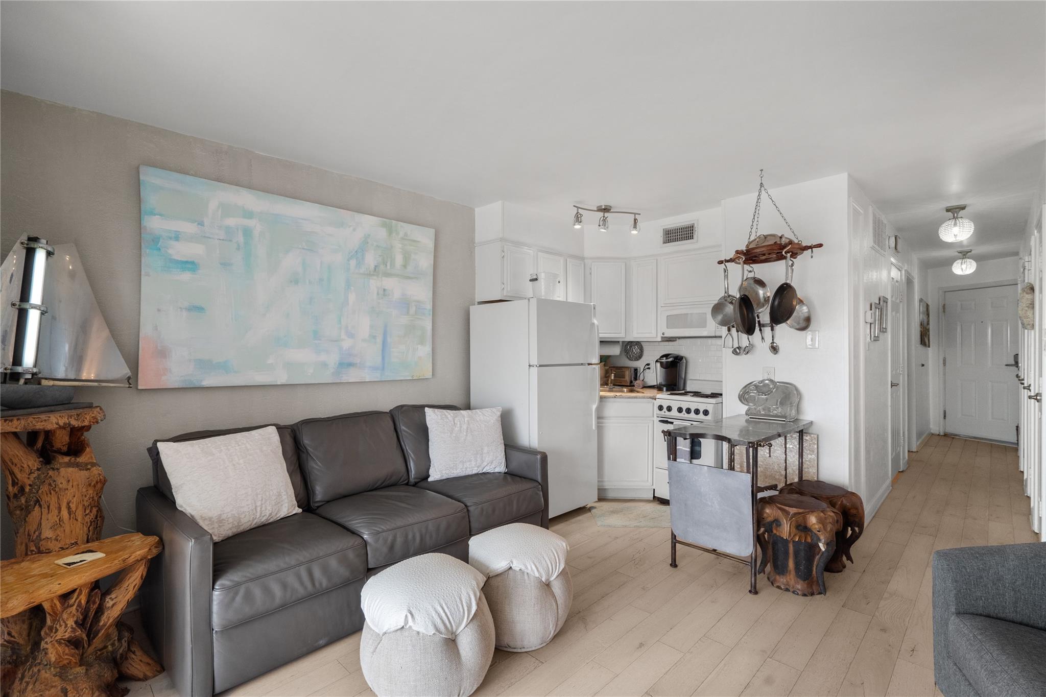 6102 Seawall Boulevard