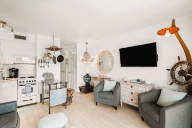 6102 Seawall Boulevard