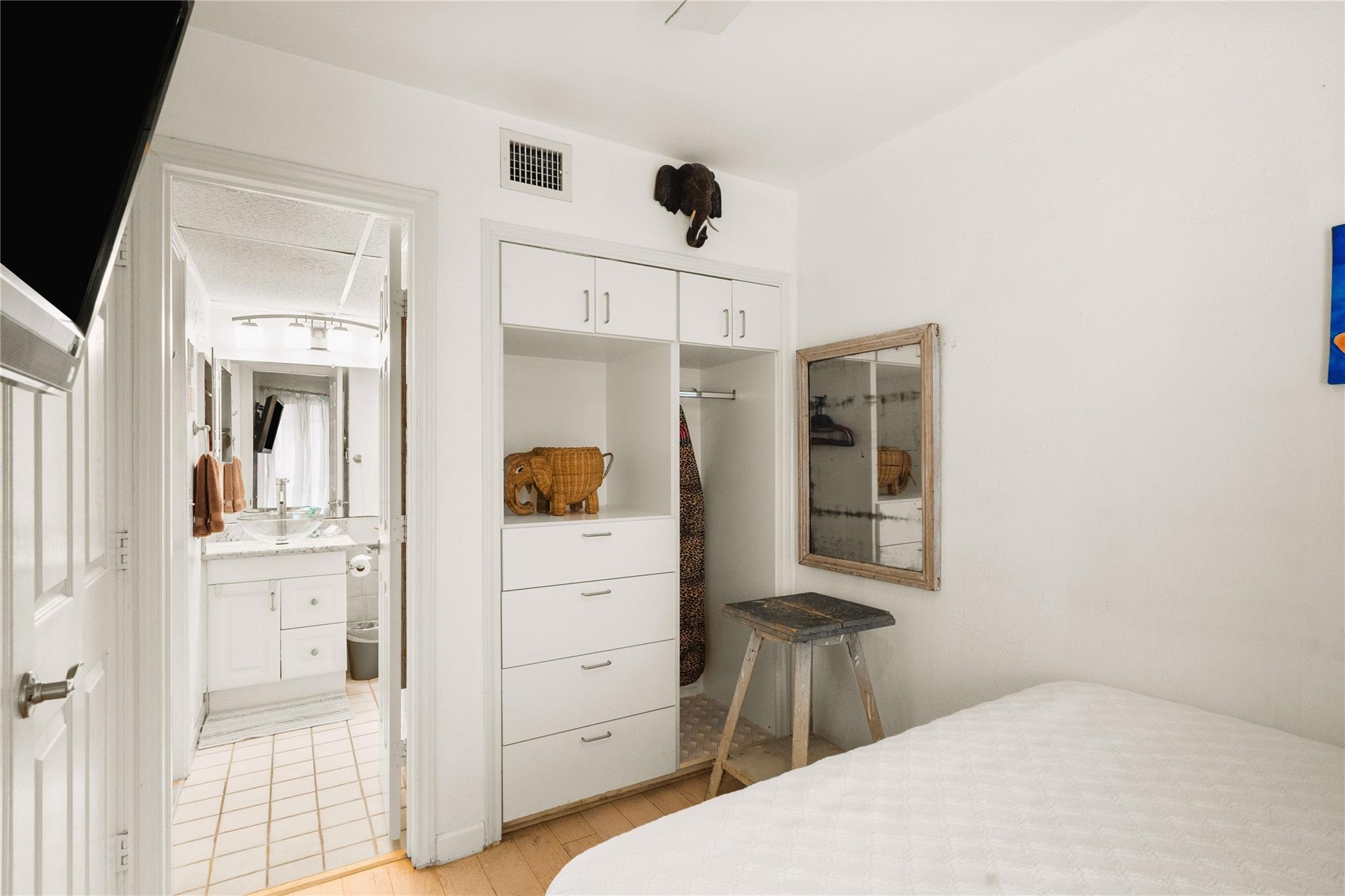 6102 Seawall Boulevard